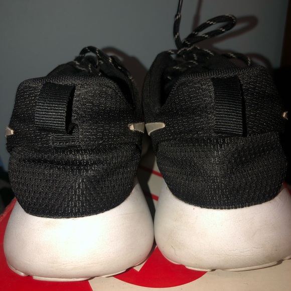 NIKE WOMENS ROSHE RUN - Picture 3 of 5
